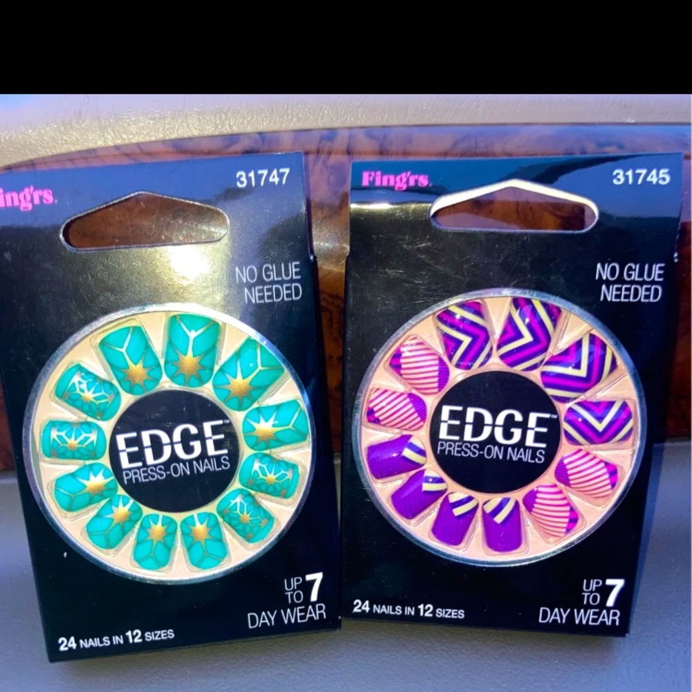FINGRS NAIL SETS ((2))